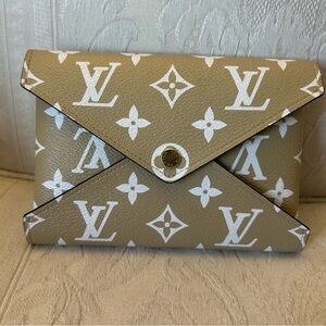 RARE! LOUIS VUITTON  Monogram Giant Medium Kirigami Pochette Insert Beige